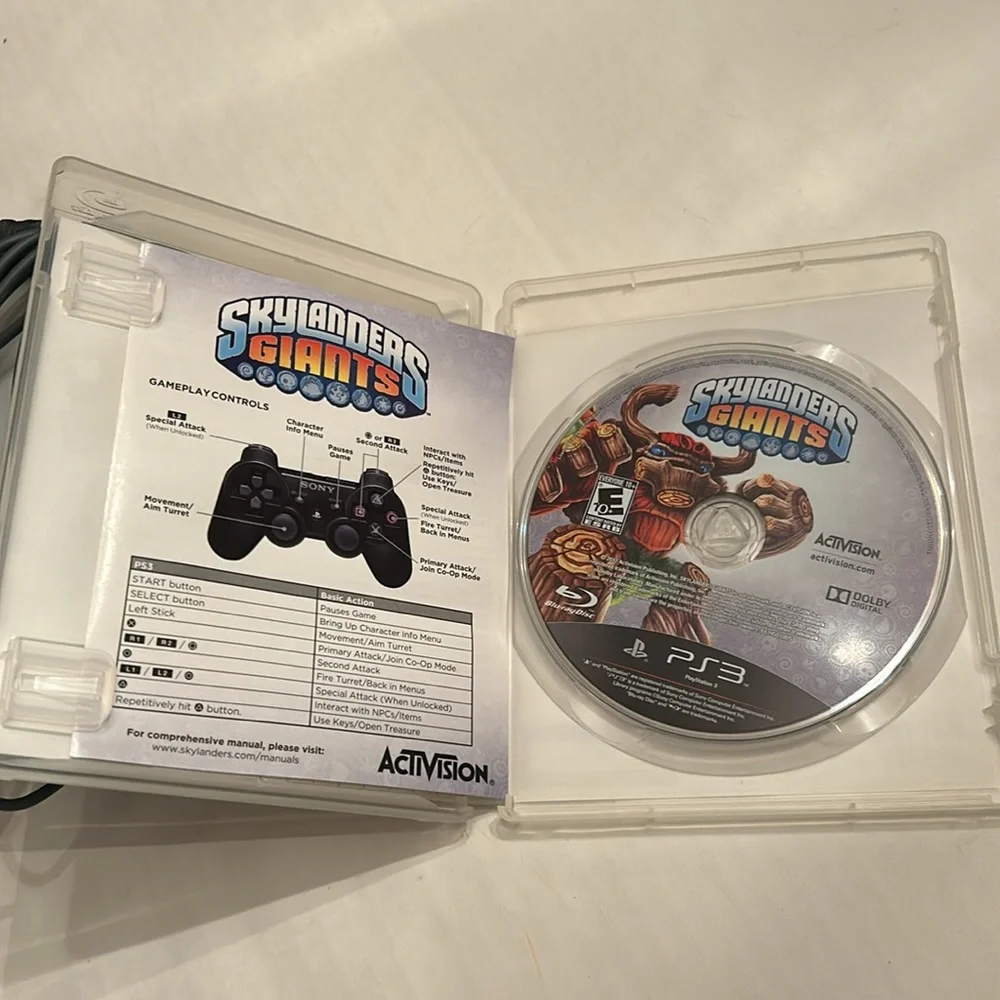 PS3 Skylanders giants game and portal - Picture 2 of 2